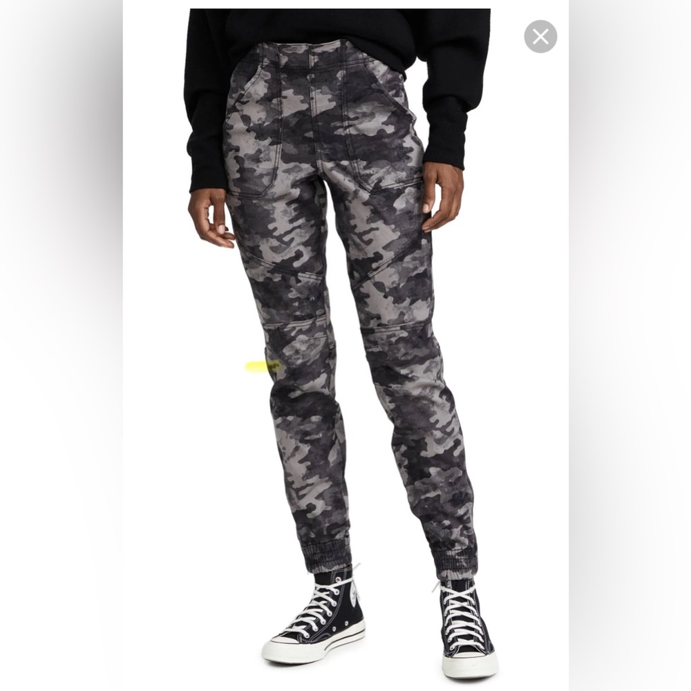 New with tags Spanx stretch twill cargo jogger in camp